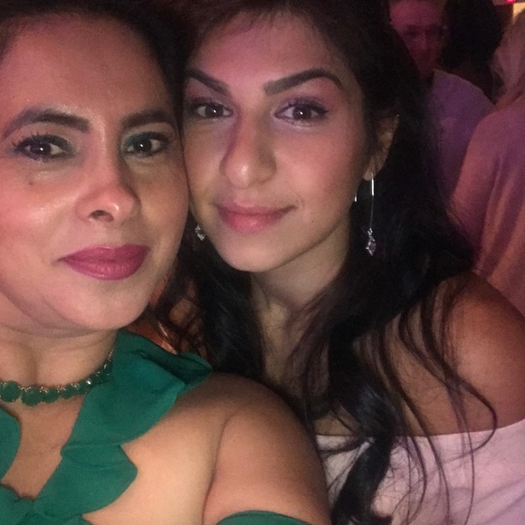 Meet your Posh Ambassador, Alla. - Picture 5 of 5